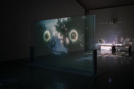 Apichatpong Weerasethakul"Solarium" 2024, SCAI THE BATHHOUSE, photo by Nobutada Omote