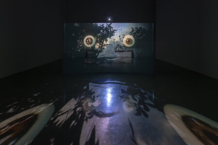 Apichatpong Weerasethakul"Solarium" 2024, SCAI THE BATHHOUSE, photo by Nobutada Omote